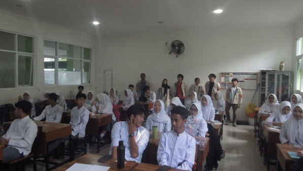 Keasikan Tim Pemateri di Sman 12